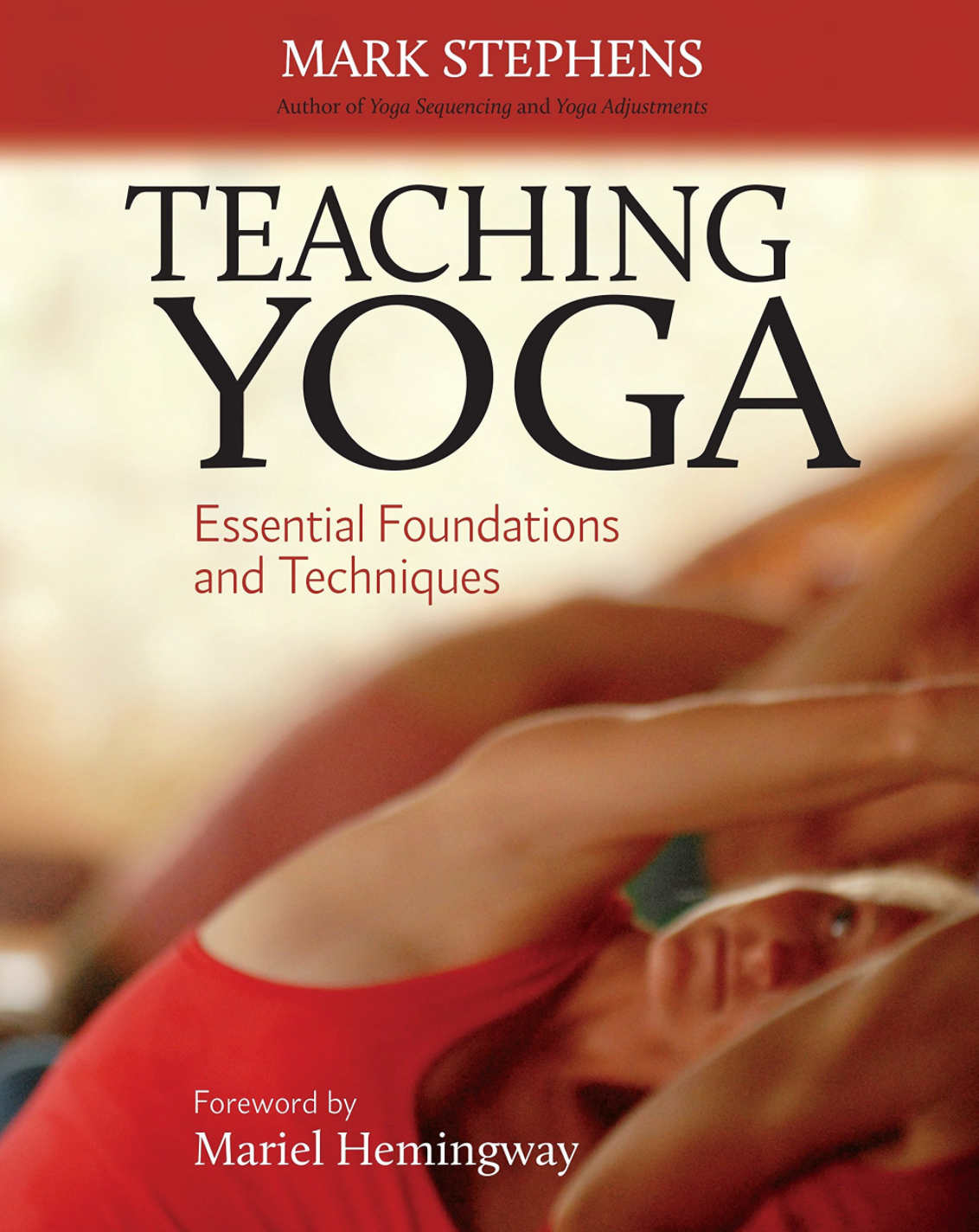 Teaching Yoga : Essential Foundations and Techniques (Paperback