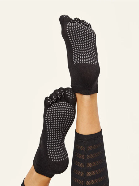 Born Living Grip Socks – yogahubstore